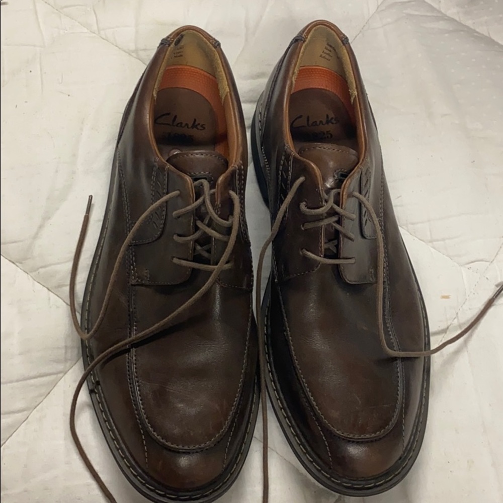 Men’s brown dress shoes